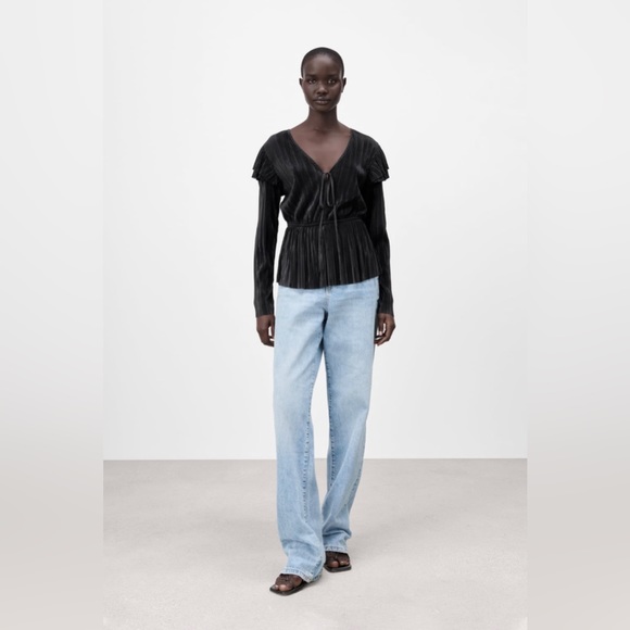 🖤🖤🖤Zara BLK Ruffled Pleated Blouse - Sz Large - NWT - Picture 1 of 5